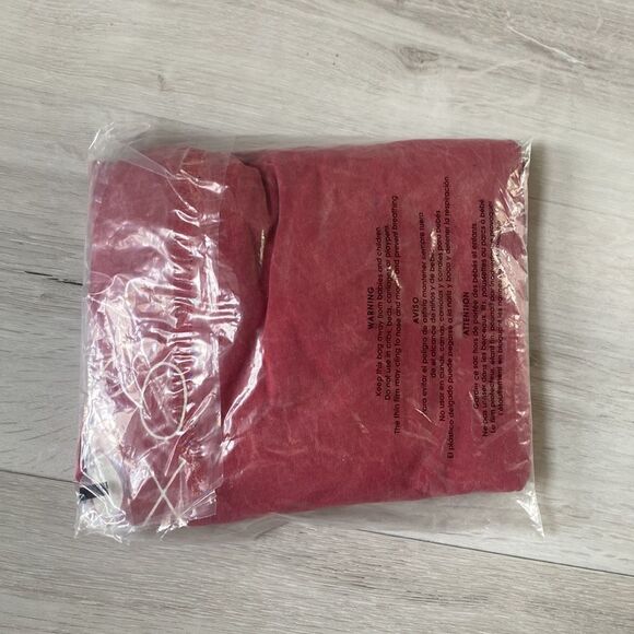 PINK‎ DESERT THE XOXO MINERAL WASH GRAPHIC TEE IN CARDINAL RED S NWT IN PKG - Picture 9 of 9